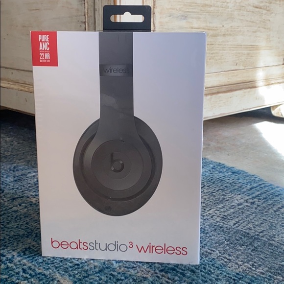 Beats by Dre Studio3 Wireless Over Ear Headphones - Picture 3 of 12
